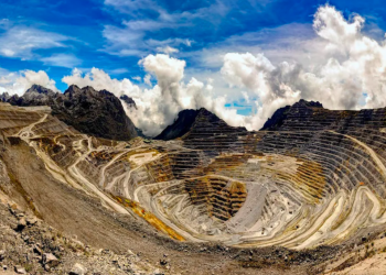 Perpanjangan Izin Freeport, DPR Kritik Keputusan yang Dinilai Terburu-buru.