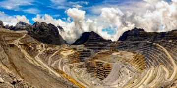 Perpanjangan Izin Freeport, DPR Kritik Keputusan yang Dinilai Terburu-buru.