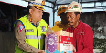 Korlantas Polri Salurkan Bantuan dan Kendaraan Operasional bagi Korban Bencana di Sumatera Barat