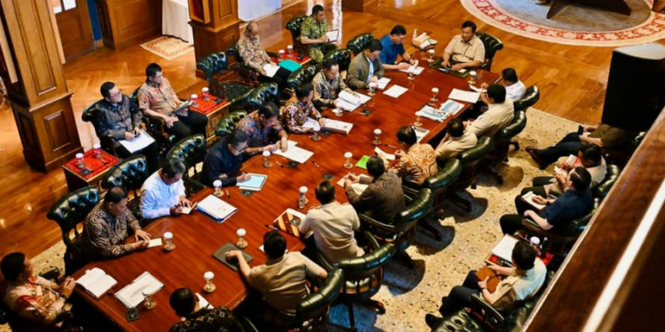 Prabowo Gelar Rapat di Hambalang, Pemerintah Percepat Penanganan Bencana dan Siaga Libur Akhir Tahun